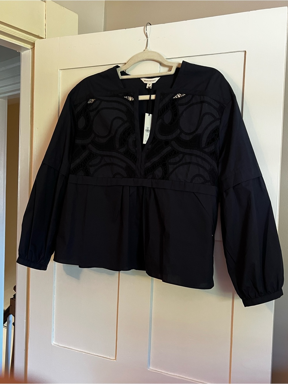 Banana Republic embroidered cotton popover top BlUE Sz Medium - Picture 5 of 7